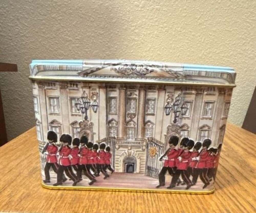 New English Teas Buckingham Palace Commemorative Tin with 40 Tea Bags